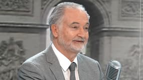 Présidentielle 2017: Jacques Attali lance un programme d'intérêt général. Ici sur le plateau de BFMTV le 20 février. 