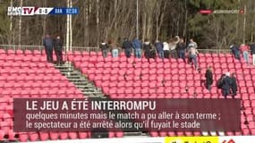 Un arbitre de touche aspergé de spray au poivre