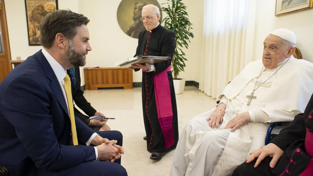 J.D. Vance et le pape François dimanche 20 avril, jour de Pâques au Vatican. J.D. Vance et le pape François dimanche 20 avril, jour de Pâques au Vatican.