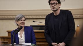Les députés Sandrine Rousseau et Erwan Balanant, présidente et rapporteur de la commission d'enquête de l'Assemblée sur les violences sexuelles dans la culture, lors de la présentation du rapport à Paris le 9 avril 2025