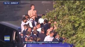 Le strip-tease de Pavard en haut du bus ?