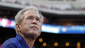 L'ancien président américain George W. Bush a subi avec succès mardi une opération cardiaque consistant à placer un stent pour dégager une artère obstruée, rapportent les médias locaux. /Photo prise le 30 avril 2013/REUTERS/Mike Stone