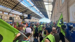 Rassemblement en gare de Marseille contre le lancement des TER Transdev
