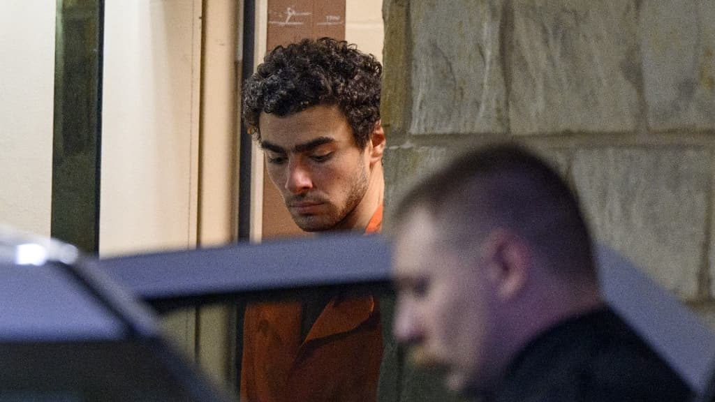 Le meurtrier présumé de Brian Thompson, Luigi Mangione, après une audience d'extradition le 10 décembre 2024 à Hollidaysburg, Pennsylvanie.