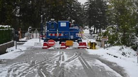 Route barrée en Ardèche après les fortes neiges, le 15 novembre 2019