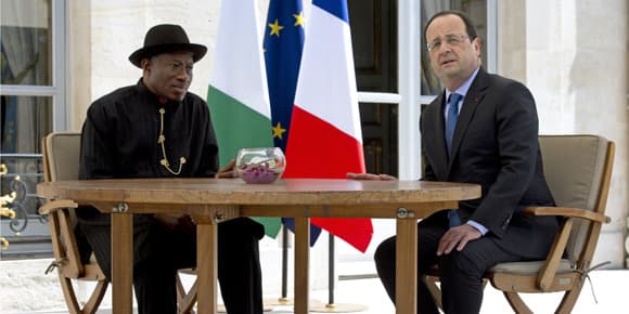 François Hollande a reçu Goodluck Jonathan, le président nigérian, samedi 17 mai, pour parler de Boko Haram.