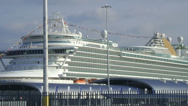 Marseille Le Capitaine D Un Bateau De Croisiere Risque Un An De Prison Pour Pollution De L Air