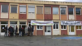 Les associations de défense des droits des migrants ont occupé samedi l'ancienne école du Prorel.