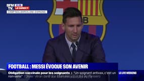 L'émotion de Lionel Messi lors de son arrivée à sa conférence de presse au FC Barcelone