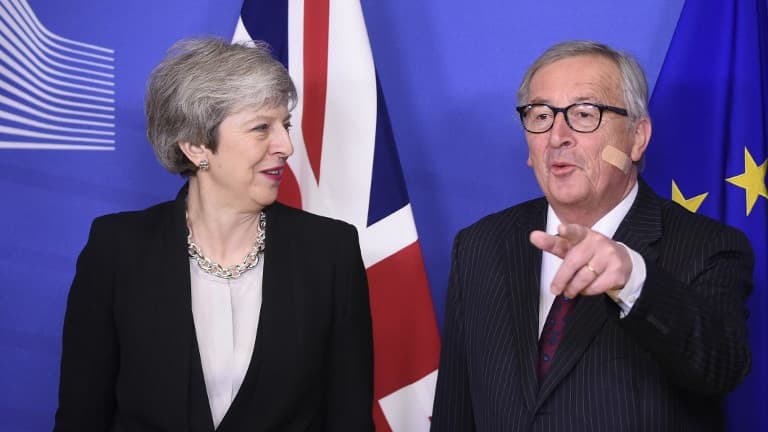 La Première ministre britannique Theresa May et le Président de la Commission européenne Jean-Claude Juncker à Bruxelles le 20 février.