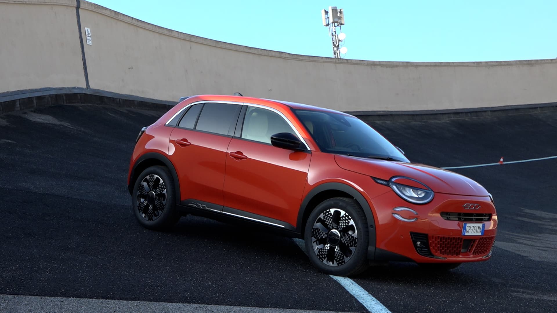 Der Fiat 600e ist 4,17 Meter lang und damit 54 cm länger als der 500e.