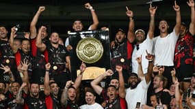 La joie des Toulousains avec le bouclier de Brennus le 28 juin 2025 au Stade de France