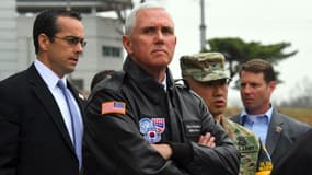 Le vice-président américain Mike Pence à l'entrée de la zone démilitarisée entre les deux Corées le 17 avril 2017