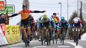 Ivan Garcia lève les bras en signe de victoire