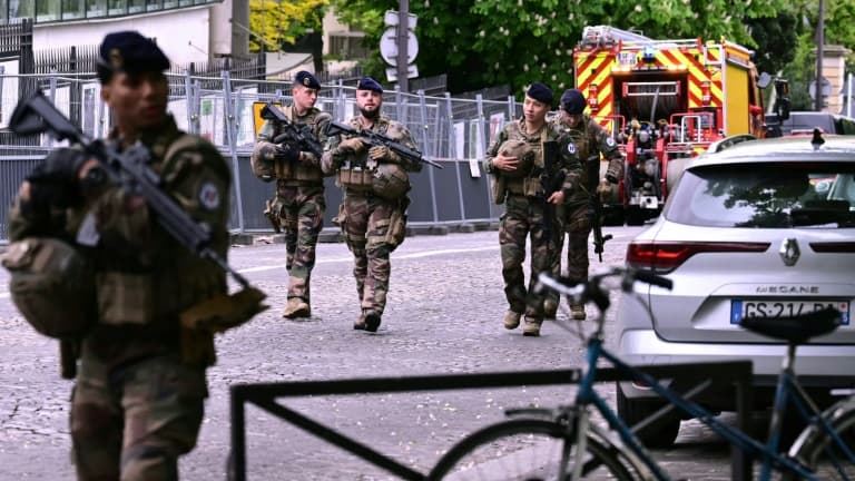 Des militaires en patrouille à proximité du consulat d'Iran à Paris, le 19 avril 2024