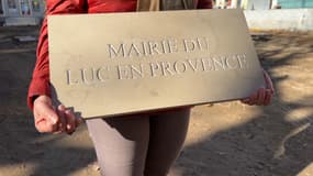 L'une des plaques qui sera exposée sur la place centrale de Le Luc en juin 2025 (Var)