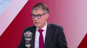 Le premier secrétaire du PS, Olivier Faure, au micro de BFMTV-RMC le 10 février 2025