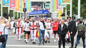 Les supporters anglais convergent vers Wembley, théâtre de la finale Angleterre-Italie, le 11 juillet 2021 