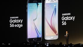 Samsung a précisé que ses deux nouveaux smartphones, le Galaxy S6 et S6 Edge , intégreront son système de paiement mobile qui sera dans un premier temps, lancé cet été aux Etats-Unis.