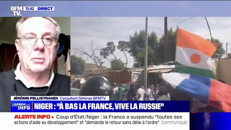 Rassemblement devant l'ambassade de France au Niger: pourquoi certains manifestants brandissent-ils des drapeaux russes?