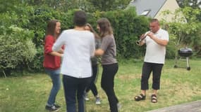 Cette famille se prépare pour le Festival interceltique de Lorient