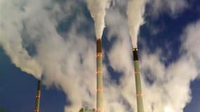 Les émissions de dioxyde de carbone dans le monde entier ont légèrement diminué en 2009 mais devraient atteindre un niveau record cette année, notamment du fait du dynamisme des économies chinoises et indiennes, selon une étude rendue publique par Global
