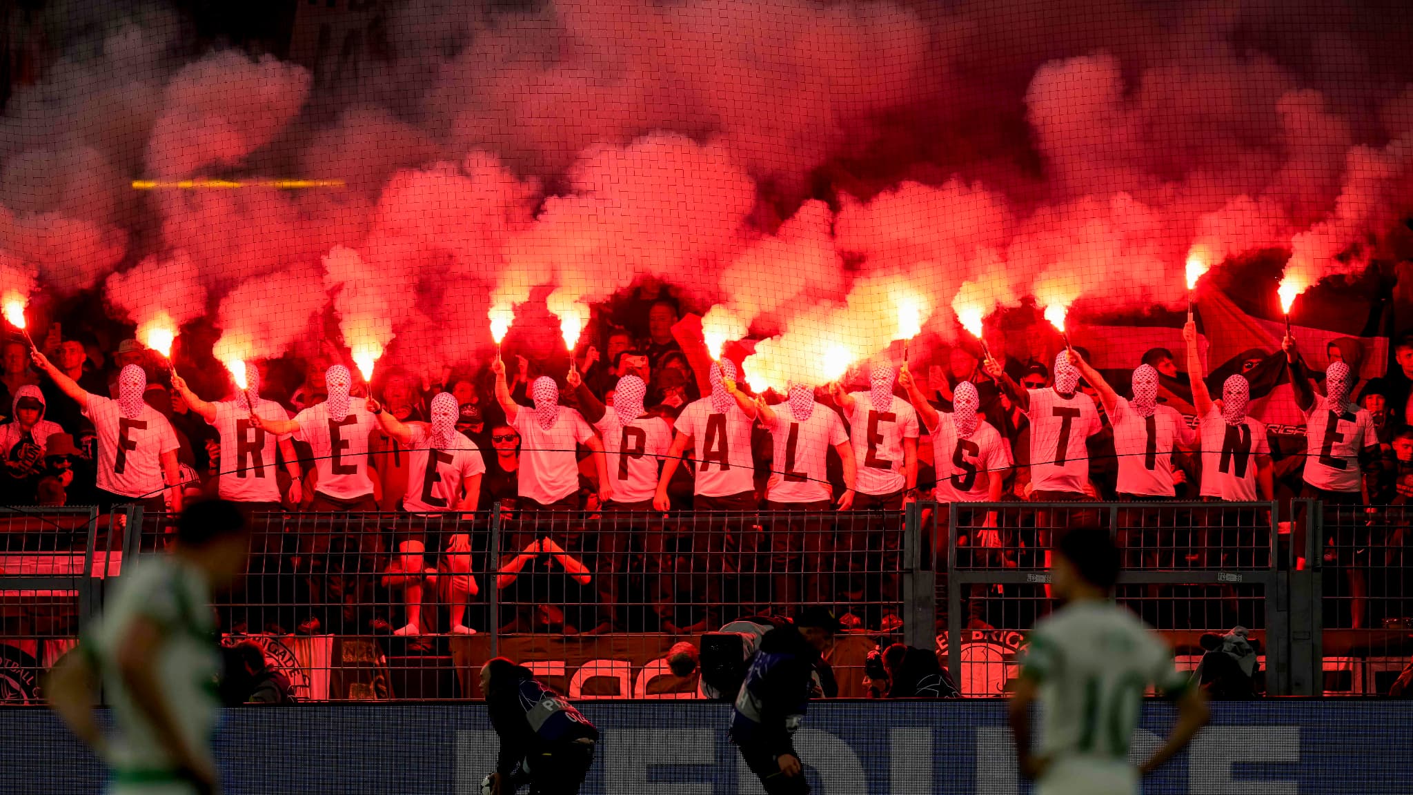 Le soutien à la Palestine des supporters du Celtic Glasgow lors du match à Dortmund (7-1, Ligue des champions), le 1er octobre 2024