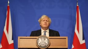 Le Premier ministre britannique Boris Johnson annonce lors d'une conférence de presse à Londres le 8 décembre 2021 un durcissement des restrictions dans son pays, afin de tenter d'enrayer la pandémie de Covid 19. 