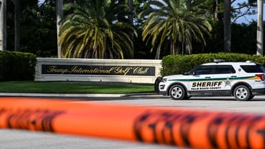 Un shérif bloque la rue à l'extérieur du Trump International Golf Club à West Palm Beach, en Floride, le 15 septembre 2024, à la suite d'une fusillade sur le terrain de golf de l'ancien président américain Donald Trump.