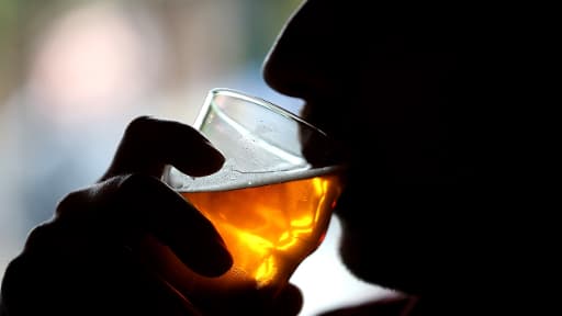 En France, la législation autorise à consommer deux verres d'alcool maximum avant de prendre le volant.