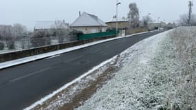 De la neige industrielle observée lundi 30 décembre du côté de Corbas, dans le Rhône. 
