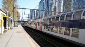 Le RER C est à l'arrêt entre Paris et Versailles.
