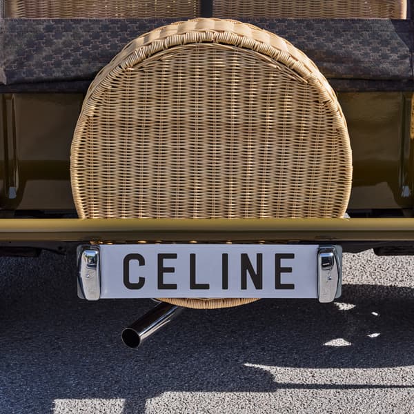 La voiture mini Moke vintage Celine.