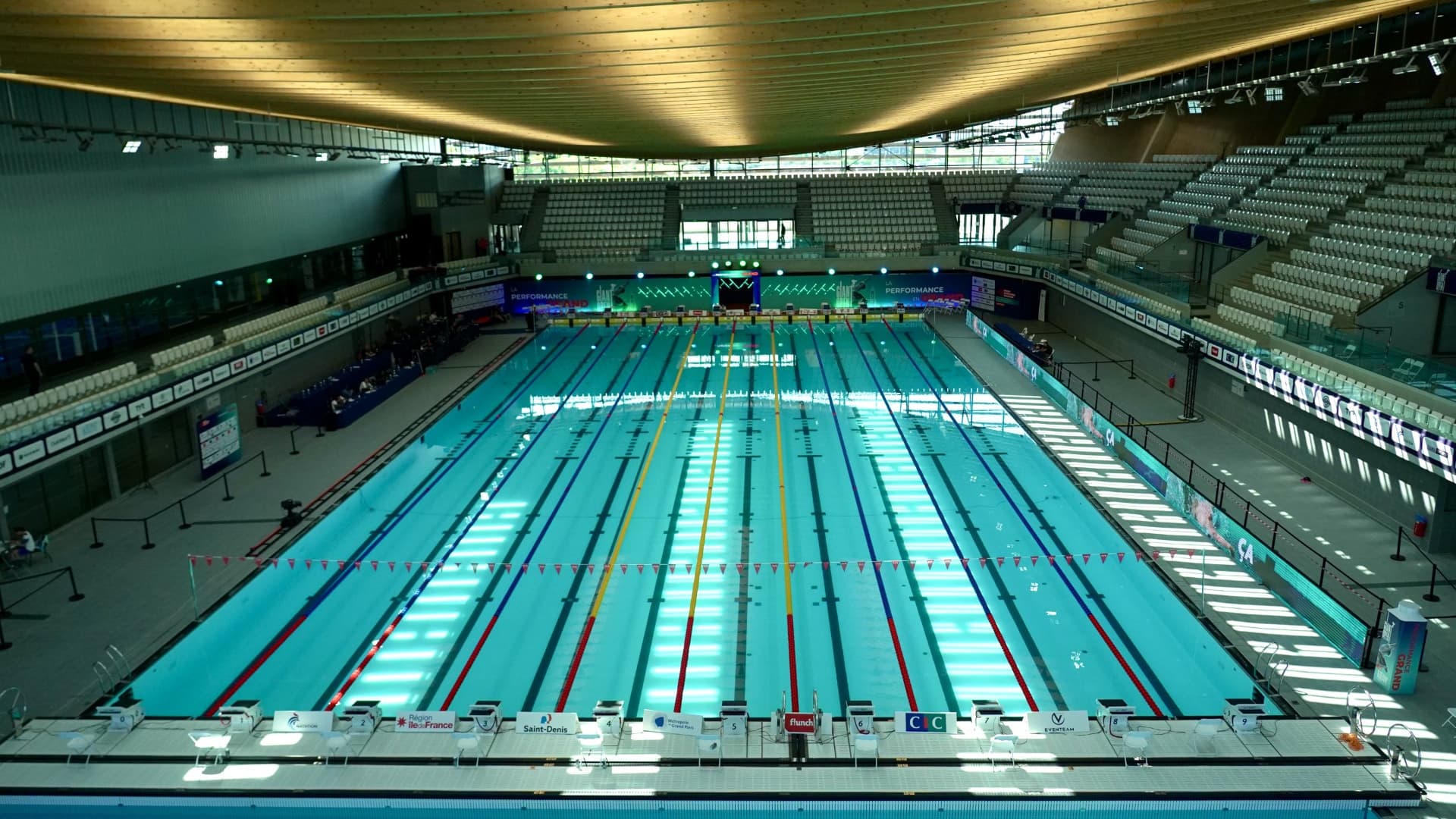 Le centre aquatique olympique à Saint-Denis, en mai 2025