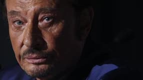 La polémique se poursuit entre Johnny Hallyday et le Dr Stéphane Delajoux au sujet de l'intervention chirurgicale du 26 novembre 2009 pour soigner une hernie discale du chanteur, alors âgé de 66 ans. Le chirurgien déclare dans le Journal du dimanche refus