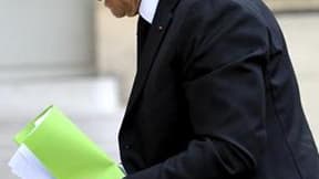 Nicolas Sarkozy gagne cinq points et atteint 35% d'avis favorables, selon un sondage Ipsos pour Le Point diffusé lundi. A l'inverse, 61% des sondés ont un avis défavorable sur l'action du chef de l'Etat, soit cinq points de moins qu'en juin. /Photo prise