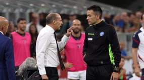 Massimiliano Allegri en colère contre le quatrième arbitre lors du match AC Milan-Bologne (1-0, Serie A), le 14 septembre 2025