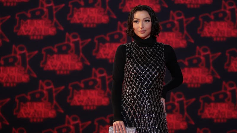 La chanteuse Eva le 20 novembre 2021 aux NRJ Music Awards à Cannes