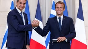 Kyriakos Mitsotakis et Emmanuel le 28 septembre 2021 à l'Elysée après la signature d'un contrat pour trois frégates