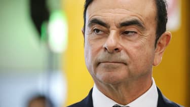 Carlos Ghosn reçoit Emmanuel Macron dans une usine Renault le 8 novembre 2018