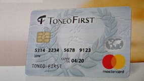 Une carte de paiement Toneo First