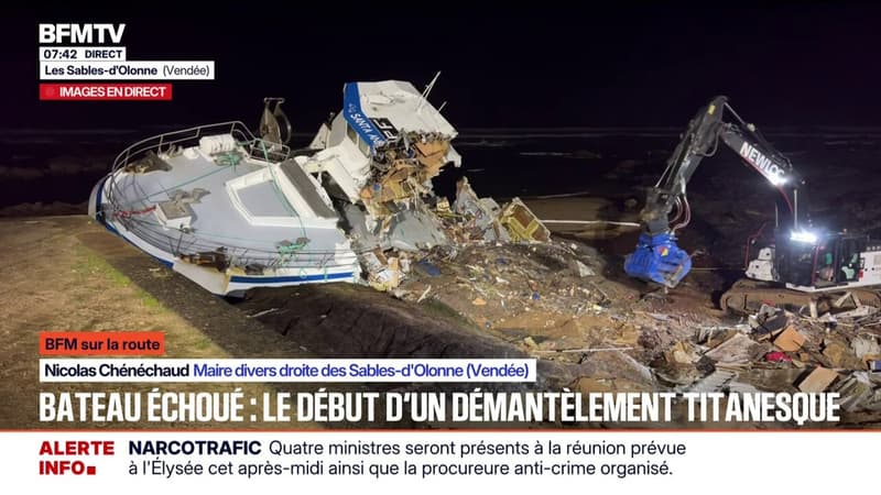 SUR LA ROUTE - Aux Sables-d'Olonne, le bateau échoué Santa Anna Maria est en train d'être découpé pour permettre son évacuation
