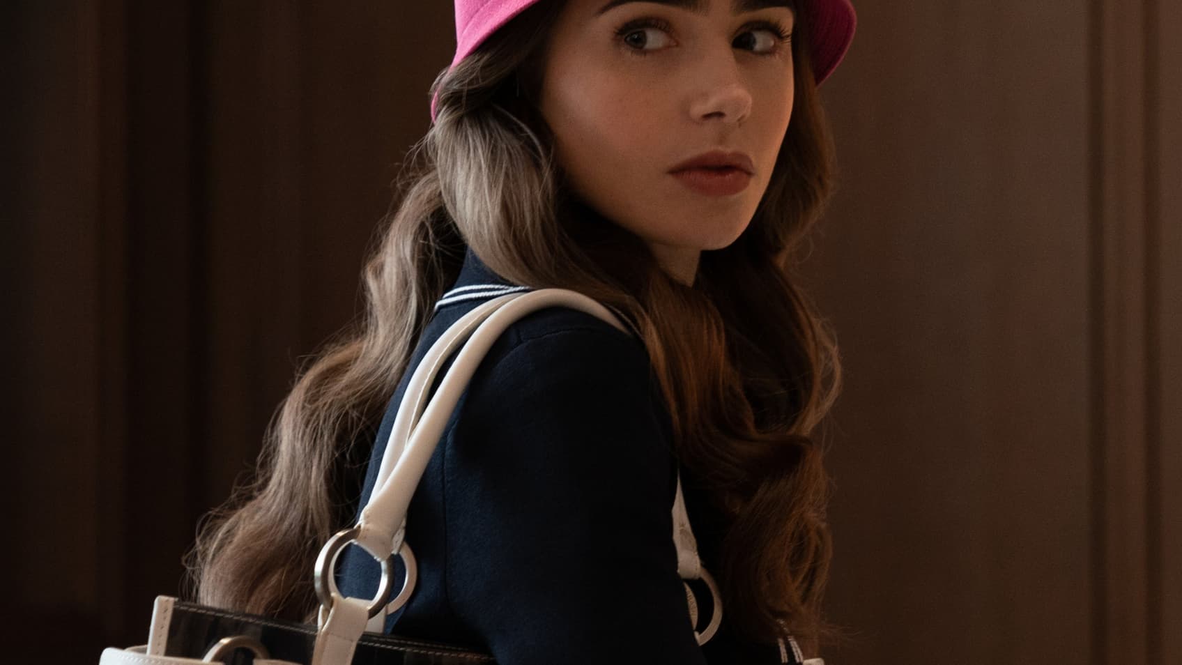 Emily In Paris Saison 2 Acteur "Emily in Paris": les acteurs annoncent le lancement du tournage de la