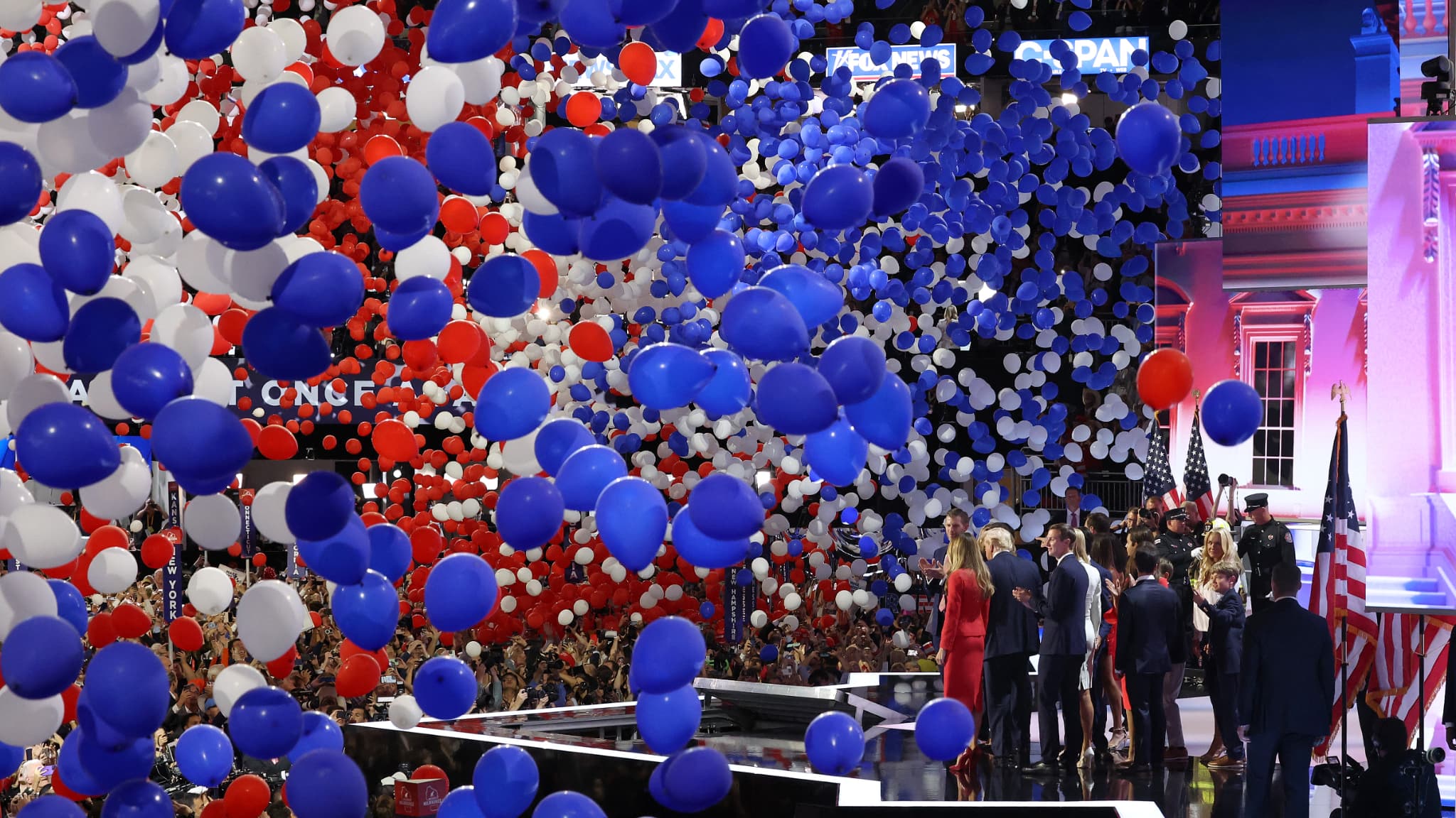 Donald Trump prend la parole devant des milliers de partisans lors de la convention du Parti républicain à Milwaukee, le 18 juillet 2024.