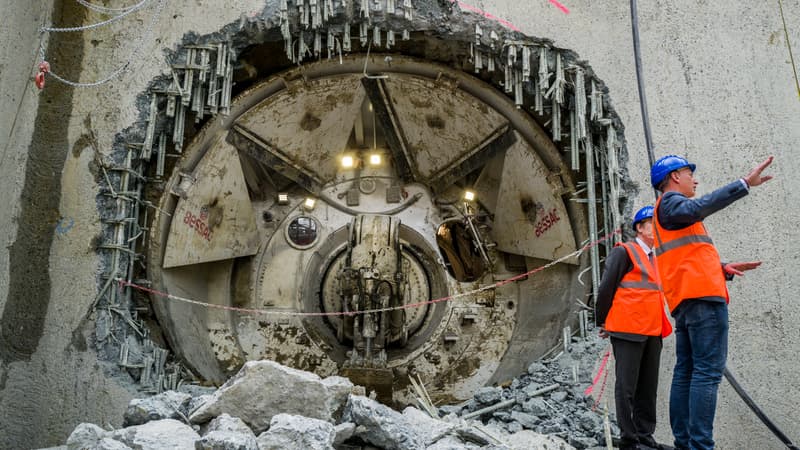 Ces "vers de terre d'acier" sont hauts comme des maisons de 2 étages et il n'y a plus que 2 fabricants en Europe: visite chez Bessac, l'usine secrète des tunneliers français