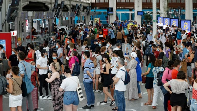 Départ en vacances, gare de Lyon à Paris (image d'illustration)