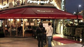 Nicolas Sarkozy a fait mercredi amende honorable sur l'épisode de la "nuit du Fouquet's", au soir de sa victoire à la présidentielle de 2007, tout en s'efforçant de la relativiser par rapport aux "scandales retentissants" qui ont secoué la Ve République.