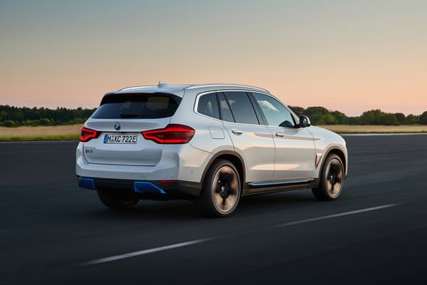 Le SUV 100% électrique de BMW. Le SUV 100% électrique de BMW.