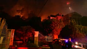 Un quartier de Hollywood Hills en flammes le 9 janvier 2025 à Los Angeles