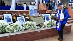 Le mémorial pour Vichai Srivaddhanaprabha devant le stade de Leicester, le 26 octobre 2019